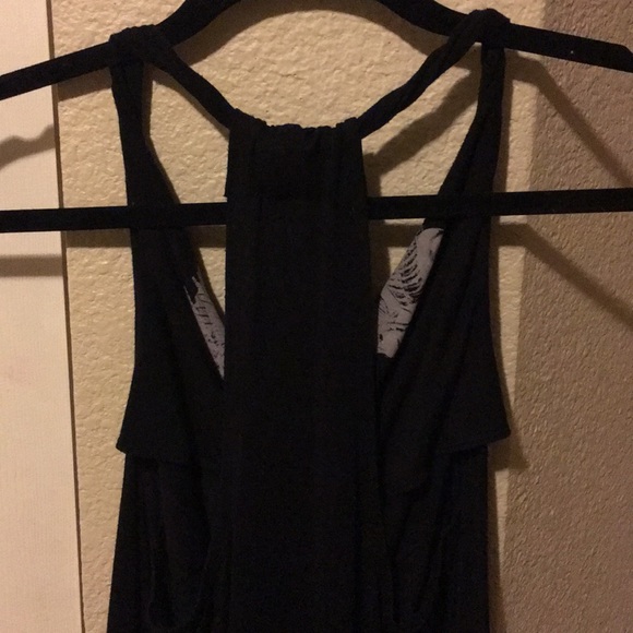 Black top with jewels. - Picture 4 of 4